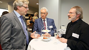 Mitglieder des RHI-Beirats im Gespräch (v. l.) Prof. Dr. Nils Goldschmidt, Prof. Karl Homann und Prof. Rolf Gröschner