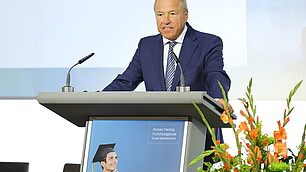 Alfred Gaffal, Präsident der vbw - Vereinigung der Bayerischen Wirtschaft e. V. spricht das Grußwort