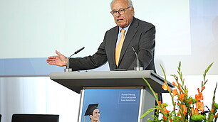 Prof. Randolf Rodenstock kündigt die Ausschreibung 2019 an