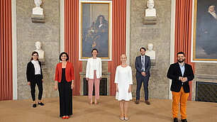 Strahlende Gewinner*innen 2021: Gorgi Krlev, Johanna Hochloff, Florian Spitzer mit dem Team des Roman Herzog Instituts.