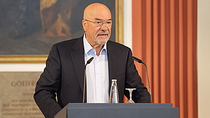 Wolfram Hatz, Präsident der vbw Vereinigung der Bayerischen Wirtschaft e. V. spricht das Grußwort.