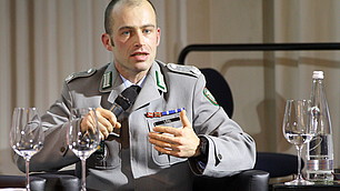 Major Florian Lösl spricht über Führung in der Bundeswehr