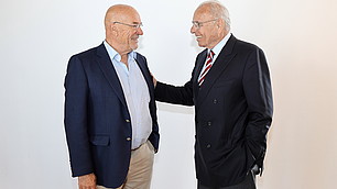 Randolf Rodenstock, Vorstandsvorsitzender Roman Herzog Institut, begrüßt Wolfram Hatz, Präsident der vbw – Vereinigung der Bayerischen Wirtschaft e. V.