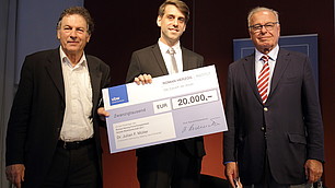 Preisträger Dr. Julian F. Müller mit Prof. Randolf Rodenstock und Laudator Prof. Dr. Dieter Frey