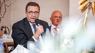 Engagierte Nachfragen an die Gesprächsrunde aus dem Publikum