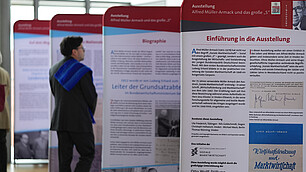 Eine Ausstellung der Aktionsgemeinschaft Soziale Marktwirtschaft e.V. bereicherte das „Meet an Greet“.