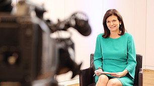 Monika Gehlert, München TV, moderiert engagiert und souverän